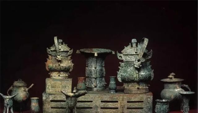 无偿|垃圾堆里也能翻出文物来82岁老人翻出3200多件，全都无偿给国家