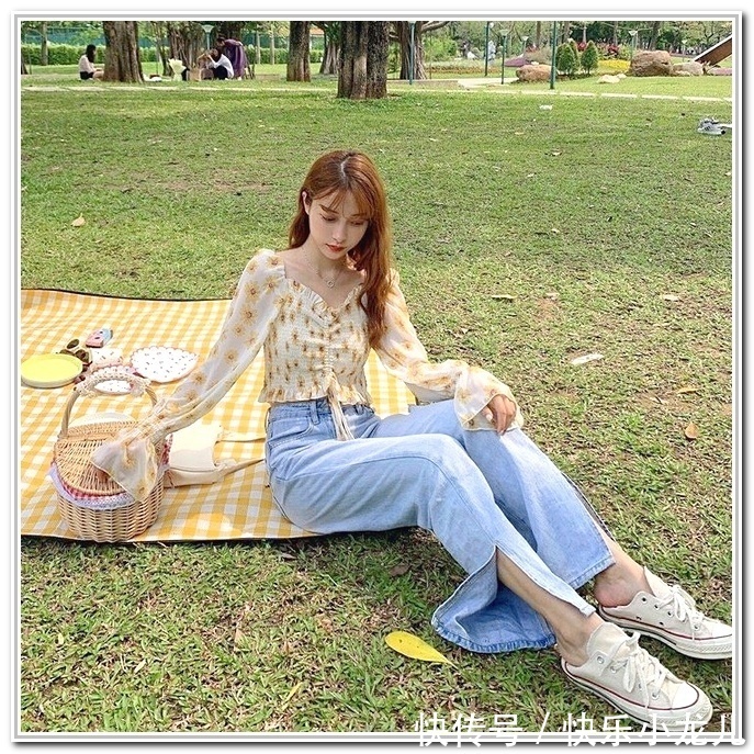  小姐姐|穿搭：小姐姐穿着白色连衣裙，很有青春范