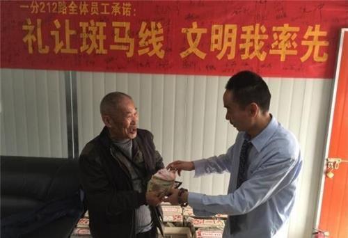 湖北|湖北86岁老人在墓穴生活35年,一辈子没结婚,直言:人心比鬼可怕