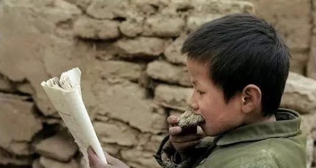 独自|13岁男孩成5个孩子的爸爸，独自养活一家6口，男孩没办法