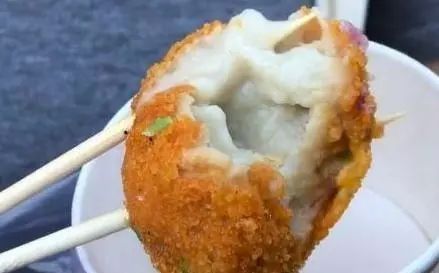 小吃|下岗夫妻街边卖“独特小吃”，路人围观却不买，尝过后瞬间被抢光