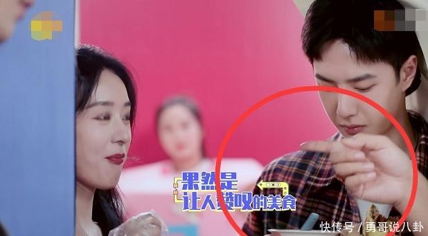 赵丽颖|赵丽颖把用过的勺子放王一博碗里,看到他的反应,堪称避嫌教科书