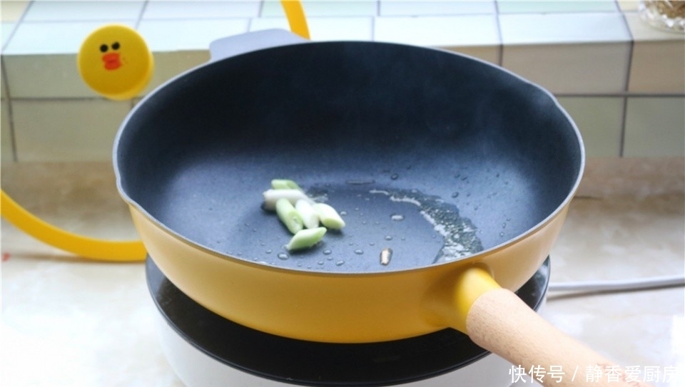  喜欢|三伏天不想做饭，最爱这碗面，只放一种调料，鲜美极了