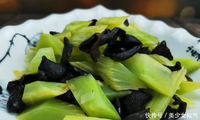  夏季|热量仅次于冬瓜的低卡食材，夏季要常吃，酸爽美味，3分钟上桌