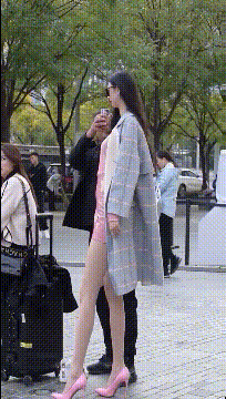  大叔|搞笑GIF：这位大叔，你也太厉害了！这东西可是不轻！