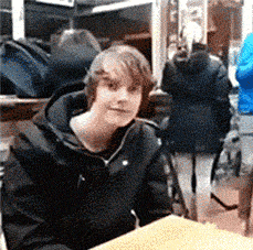  搞笑|搞笑GIF：第一次藏钱的感觉真好哈哈哈