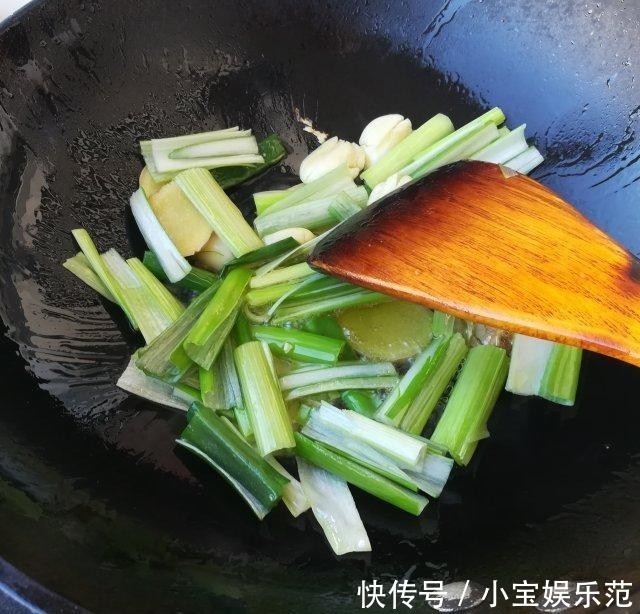 鲜香|梭子蟹炒年糕,鲜香软糯最迷人