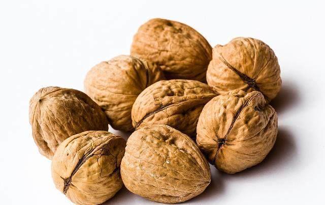  怀孕|怀孕期间，孕妈尽量多吃这4种食物，可能对孕妈和胎宝都有好处呦