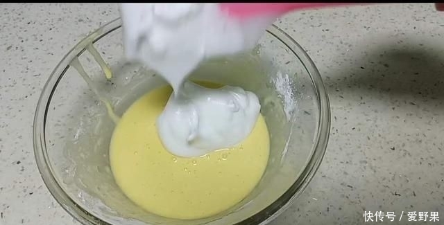 蛋糕|用平底锅就能做出很绵软无油、低糖的蛋糕饼,大人小宝宝都可以吃