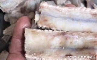  简单|排骨就是这样。营养丰富，味道鲜美。很简单。太好吃了。今晚，米饭不够
