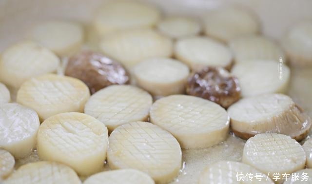 制作|让你流口水的香煎杏鲍菇,制作简单不油腻,切完花刀似鲍鱼