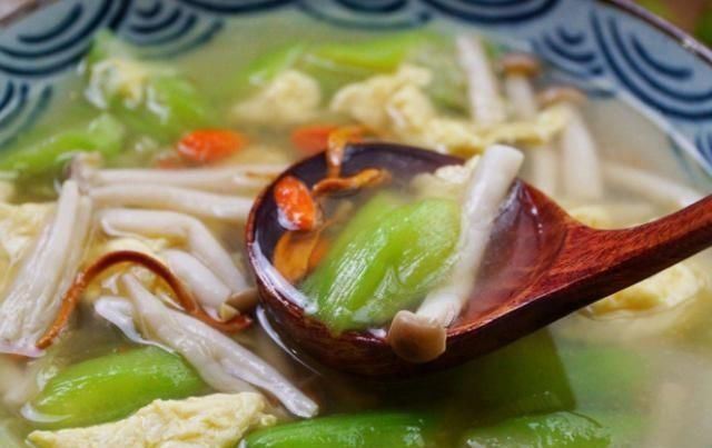 夏天|丝瓜和“它”是绝配,汤鲜味美又清爽,夏天喝比骨头汤还过瘾