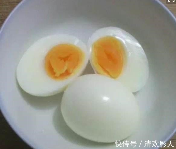 不新鲜|“煮鸡蛋”别只会下锅煮!大厨多加“这一步”,鸡蛋鲜嫩易剥壳