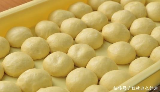 高筋面粉|特级红豆餐包,外酥内软,搭配甜而不腻的红豆馅,最适合拿来解馋