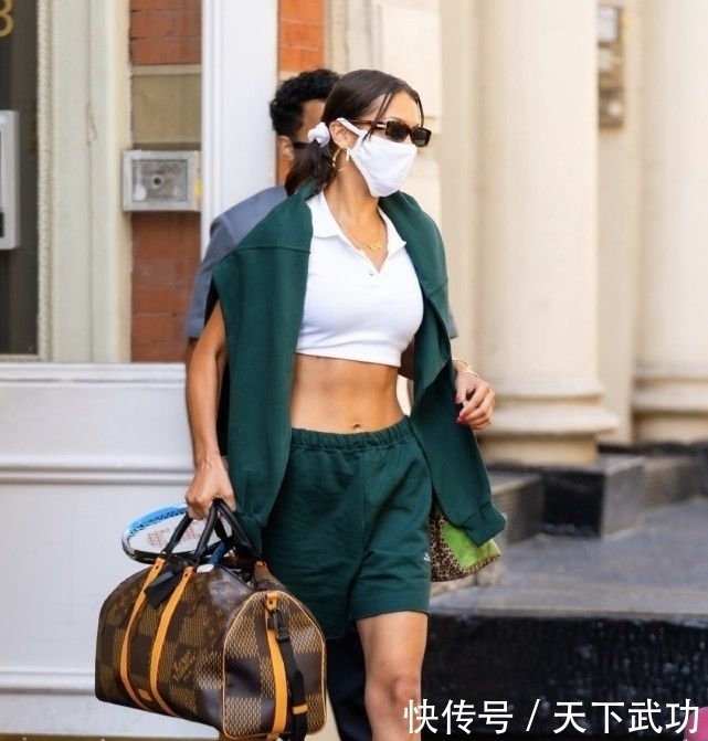 吸睛|bella越来越美!身材绝美符合超模气质,网友:比闺蜜肯豆还吸睛