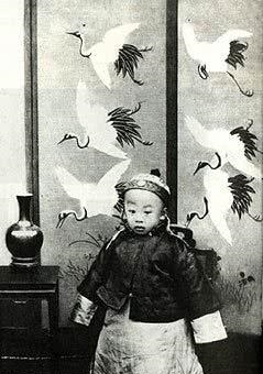  光绪皇帝|溥仪生前最后一张照片曝光！专家：坐在病床上，对生活充满绝望！