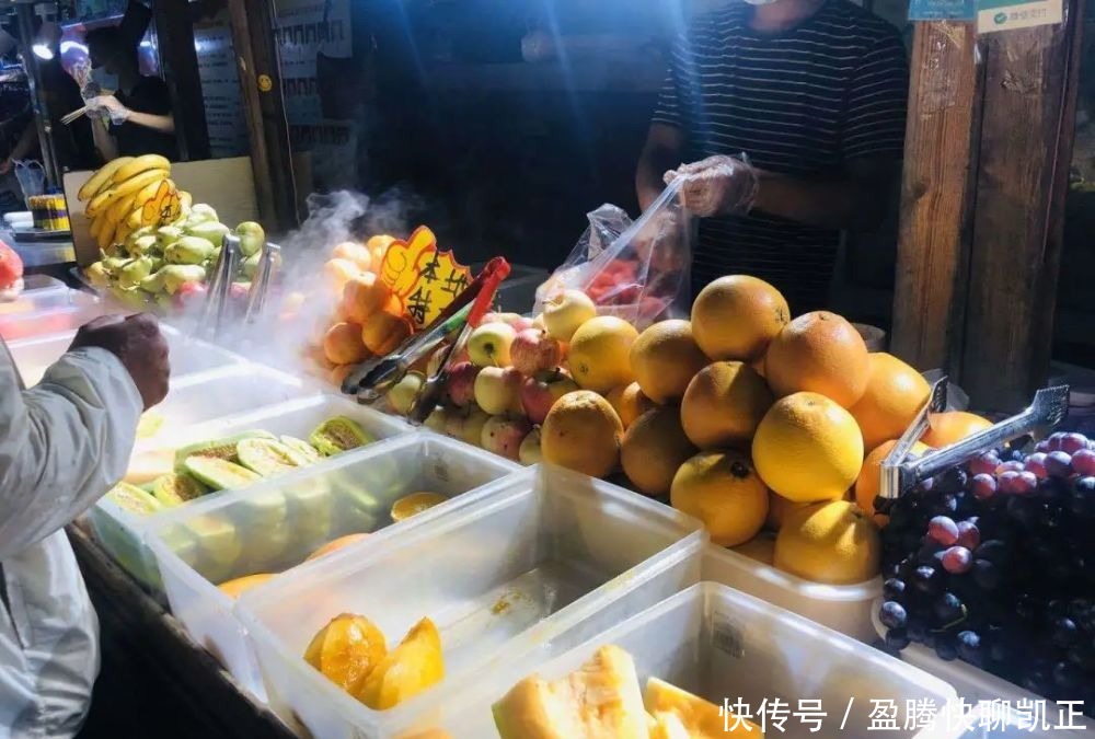  步行街|北戴河这条超火步行街，晚上十点仍热闹非凡！