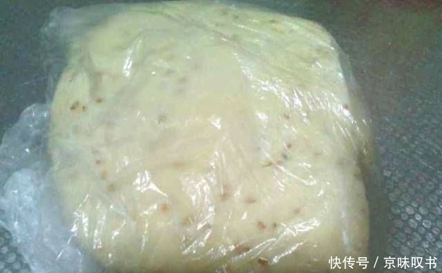 芝麻|一碗面粉,一把芝麻,教你做美味的油炸筷子,咸脆香!