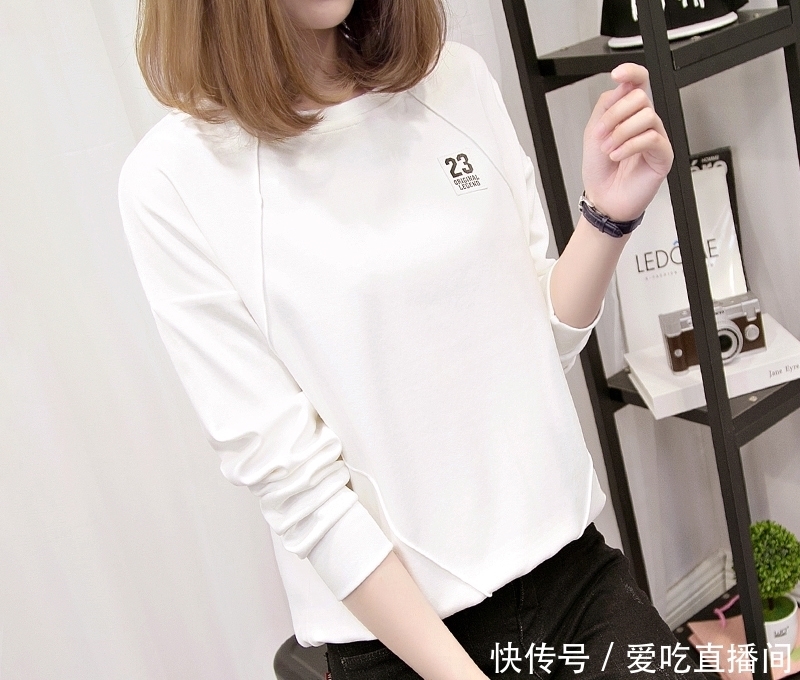 毛衣|刚入秋,别着急买毛衣!新款卫衣未上先火,洋气减龄买它错不了