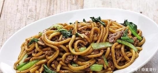  炒面条|面条别做焖面了，蒸一蒸炒一炒，一锅不够吃