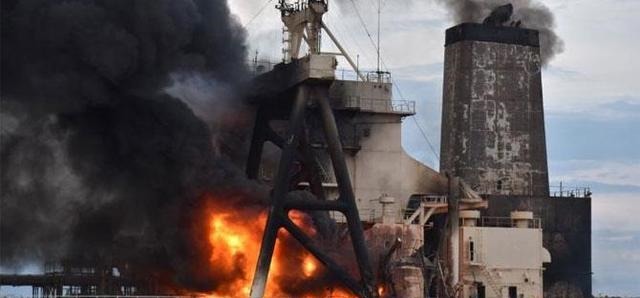 烈焰|印度再次惹出大祸!巨型油轮燃起熊熊烈焰,邻国恐遭灭顶之灾!