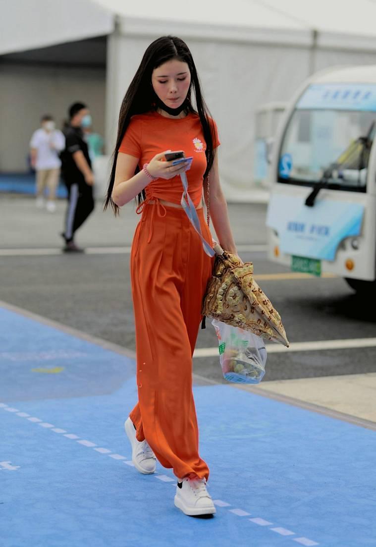 拥有|拥有大长腿不是梦,告别传统穿搭吧,阔腿裤带你引领时尚圈!