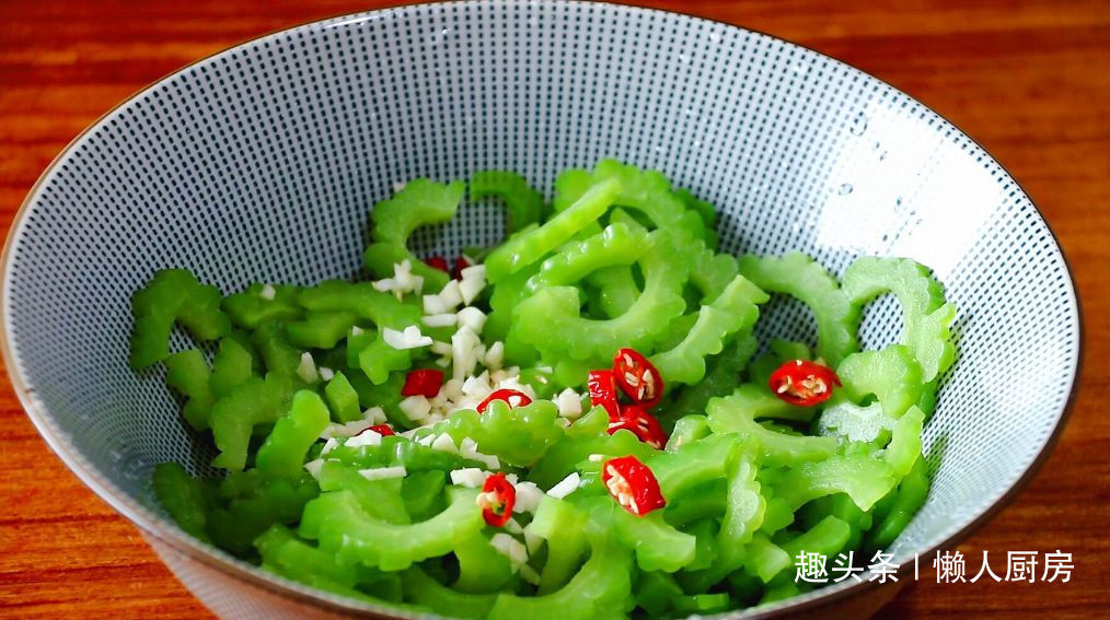 苦瓜|苦瓜怎么做好吃记住两点,能降低苦味,不爱吃苦瓜的人也爱吃