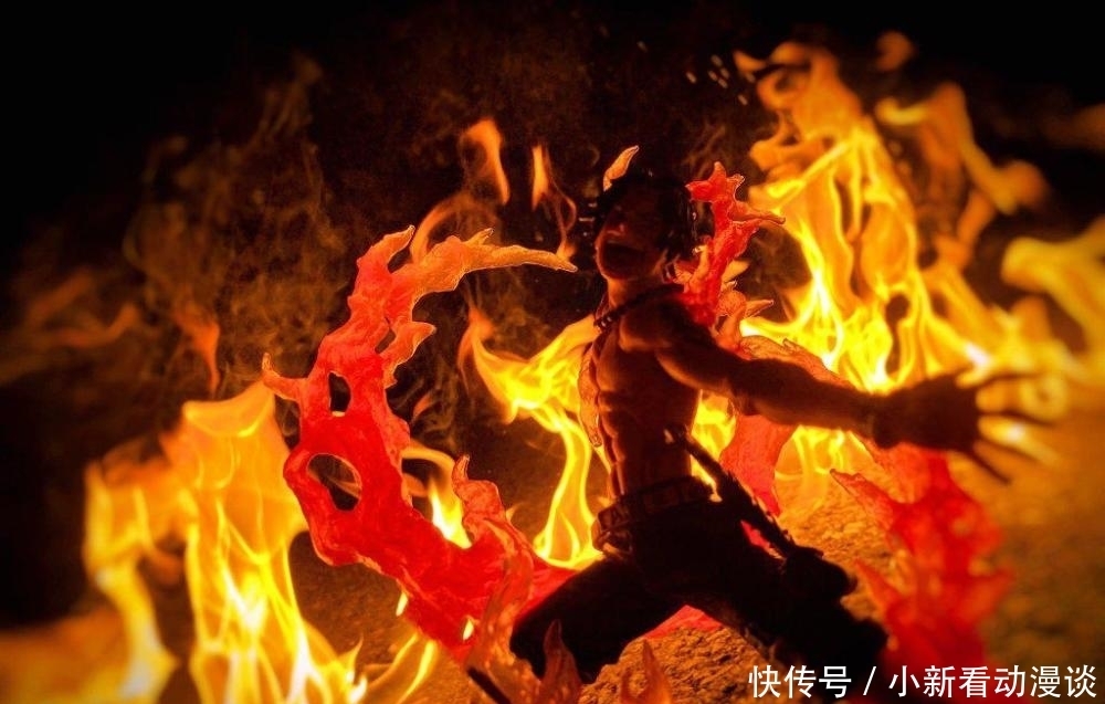 艾斯|手办的最新打开方式,真正的“跨次元壁”,心疼身处烈火中的艾斯