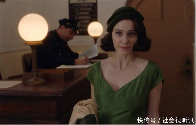 气质|四五十岁的女人不服老!夏季咬咬牙买这3款连衣裙,减龄更有气质