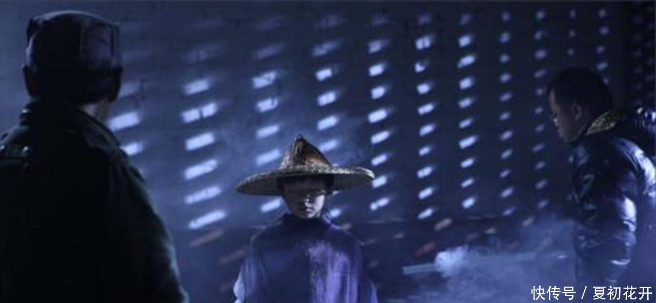 女儿|小偷去寡妇家偷东西, 寡妇对女儿说了三个子, 第二天小偷送钱上门！