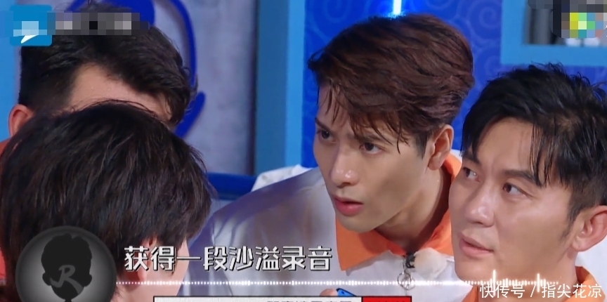  救场|李沁录节目发现领口太大，被男嘉宾围着时，她的救场方式我服了