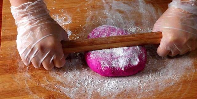  油腻|不要在火龙果直接吃是面粉做的，又甜又软不油腻