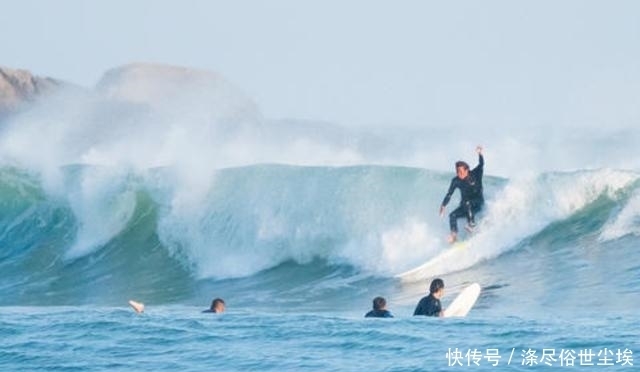  冲浪|综艺《夏日冲浪店》取景地：水质超清澈，海水平均温度26.5℃