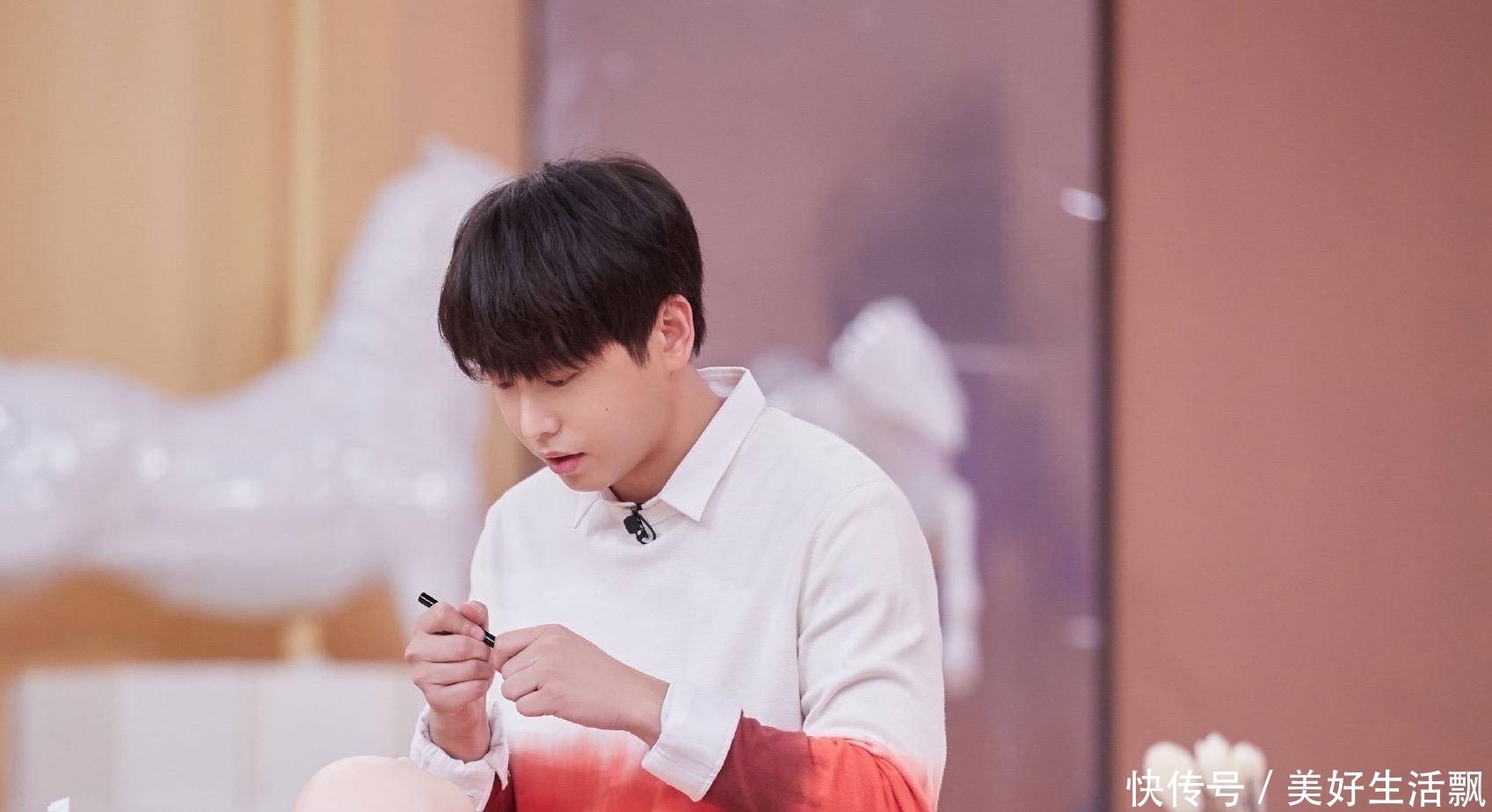 高以翔|彭昱畅砍椰子刀头分离后直接下树引争议,为节目效果不顾安全?