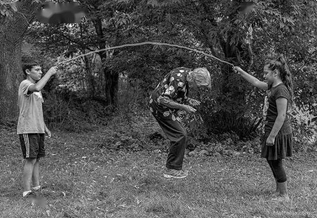 黯然失色|他为93岁的妈妈拍了一组照片,让所有自拍美颜都黯然失色