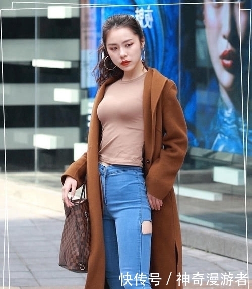 看起来|一条时尚的牛仔裤,优雅出街,阳光自然让人看起来很帅气