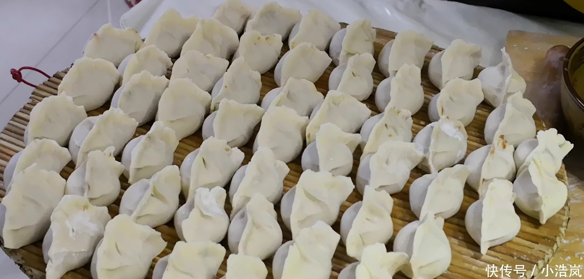  包好|饺子包好后，直接放冰箱就“废了”，教你一招，饺子不粘连不开裂