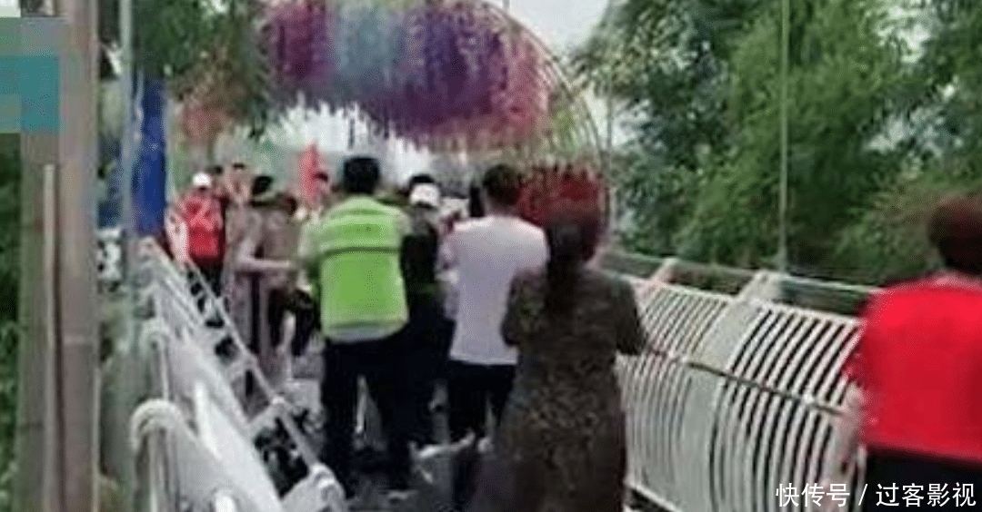 中国|中国大妈又出事了？这次是玻璃桥上大跳广场舞，保安劝阻却遭漠视