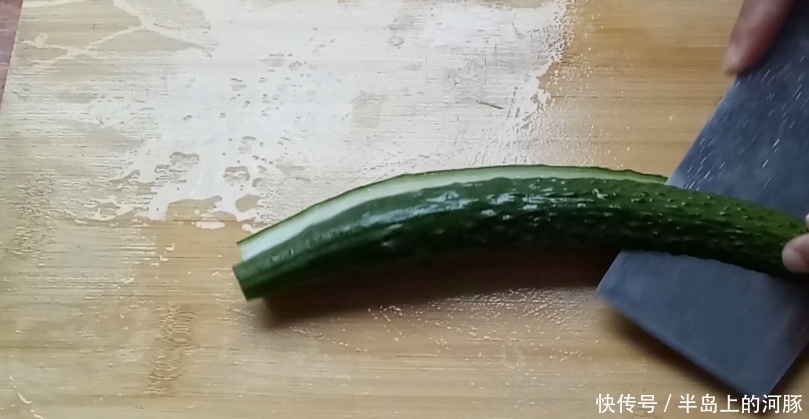 人比较喜欢|饭店的拌黄瓜为啥那么好吃?大厨教你做,原来这么简单