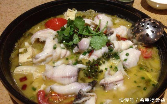 鱼片|做酸菜鱼时,最忌鱼片直接下锅!学会厨师这一招,鱼片完整又嫩滑