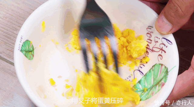 补铁|7个月宝宝爱吃的蛋黄黑小米粥,补铁又补钙!宝宝爱吃,辅食首选