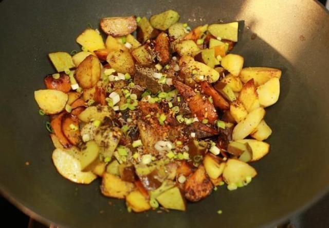 好吃|这才是土豆最过瘾的吃法,鲜香美味一口一个真好吃,做法还简单