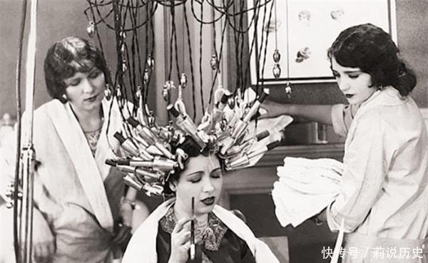 奇葩|在历史上虽难以置信,却真实流行过的7个“奇葩”的女性时尚事物