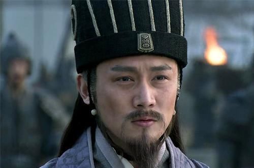 官职|街亭之战后,诸葛亮从丞相自贬官职为右将军,为何说是自贬三级?