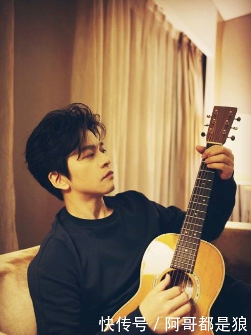 时代|《歌手》58岁腾格尔第二名输给28岁华晨宇,李健17字评价