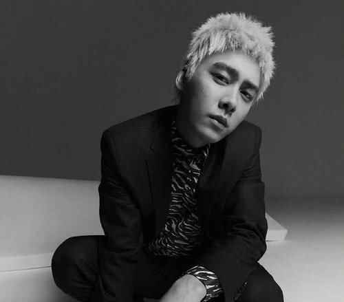 突破|李易峰6月刊突破自我!银发造型+雀斑妆太扎眼,秒变漫画少年?