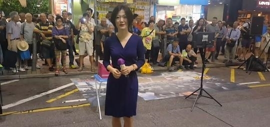 沦落|曾是《星光大道》冠军得主,在央视春晚压轴演唱,现在沦落到街头卖唱