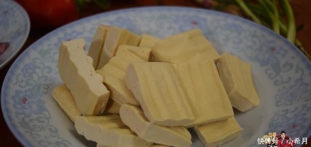 做法|五花肉炒豆腐最好吃的做法，简单美味又下饭，看看你喜欢吃不？