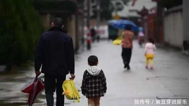 父母|家庭贫穷成了罪?13岁男孩无意间的抱怨,让母亲心如刀割