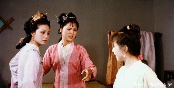 芳官|如果芳官送给贾环的还是蔷薇硝,赵姨娘是否就不会和戏子们打架了?